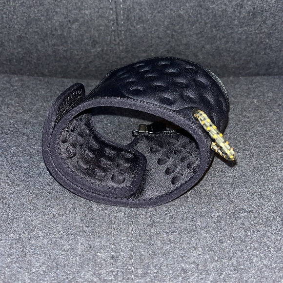 1 Under Armour shoe cuff - Picture 7 of 8